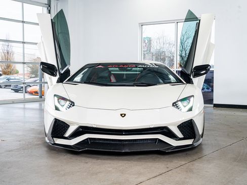 Used 2017 Lamborghini Aventador S image 3