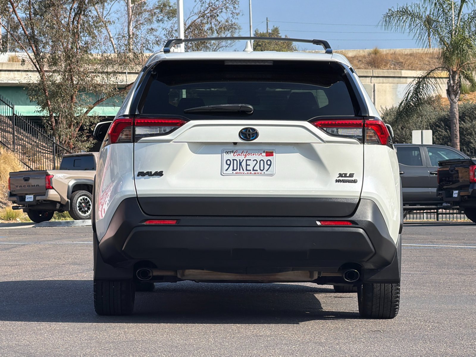Used 2022 Toyota RAV4 XLE Premium AWD/4WD image 4