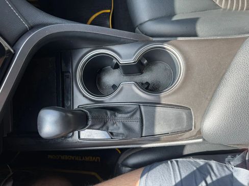 Used 2021 Toyota Camry SE FWD image 18