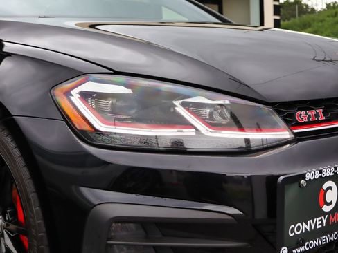 Used 2021 Volkswagen GTI SE FWD image 11