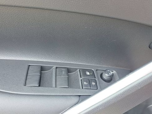 Used 2023 Toyota Corolla Cross LE FWD image 18