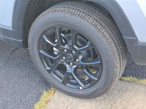 New 2026 Jeep Compass Latitude image 18