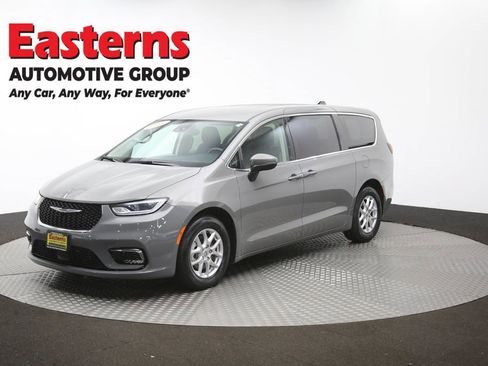 Used 2023 Chrysler Pacifica Touring-L FWD image 58