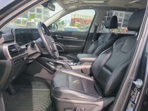 Certified 2023 Kia Telluride S w/ S Sunroof Package AWD/4WD image 24