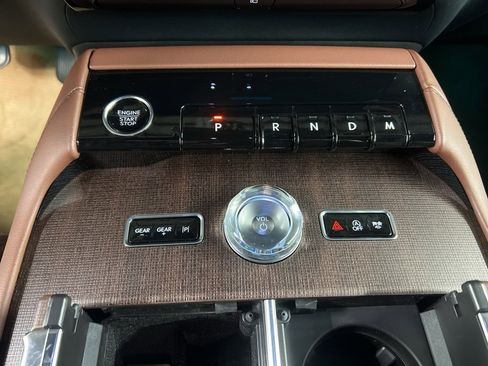 Used 2025 Lincoln Navigator Reserve image 17