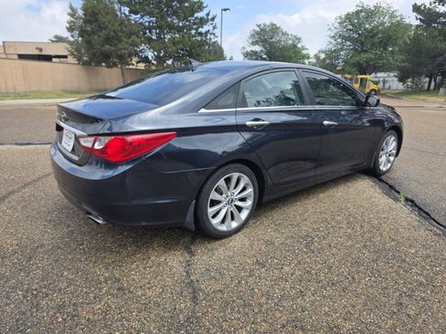 Used 2011 Hyundai Sonata SE w/ Navigation & Sunroof Pkg 4 FWD image 8