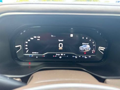 Used 2023 GMC Yukon Denali RWD image 11