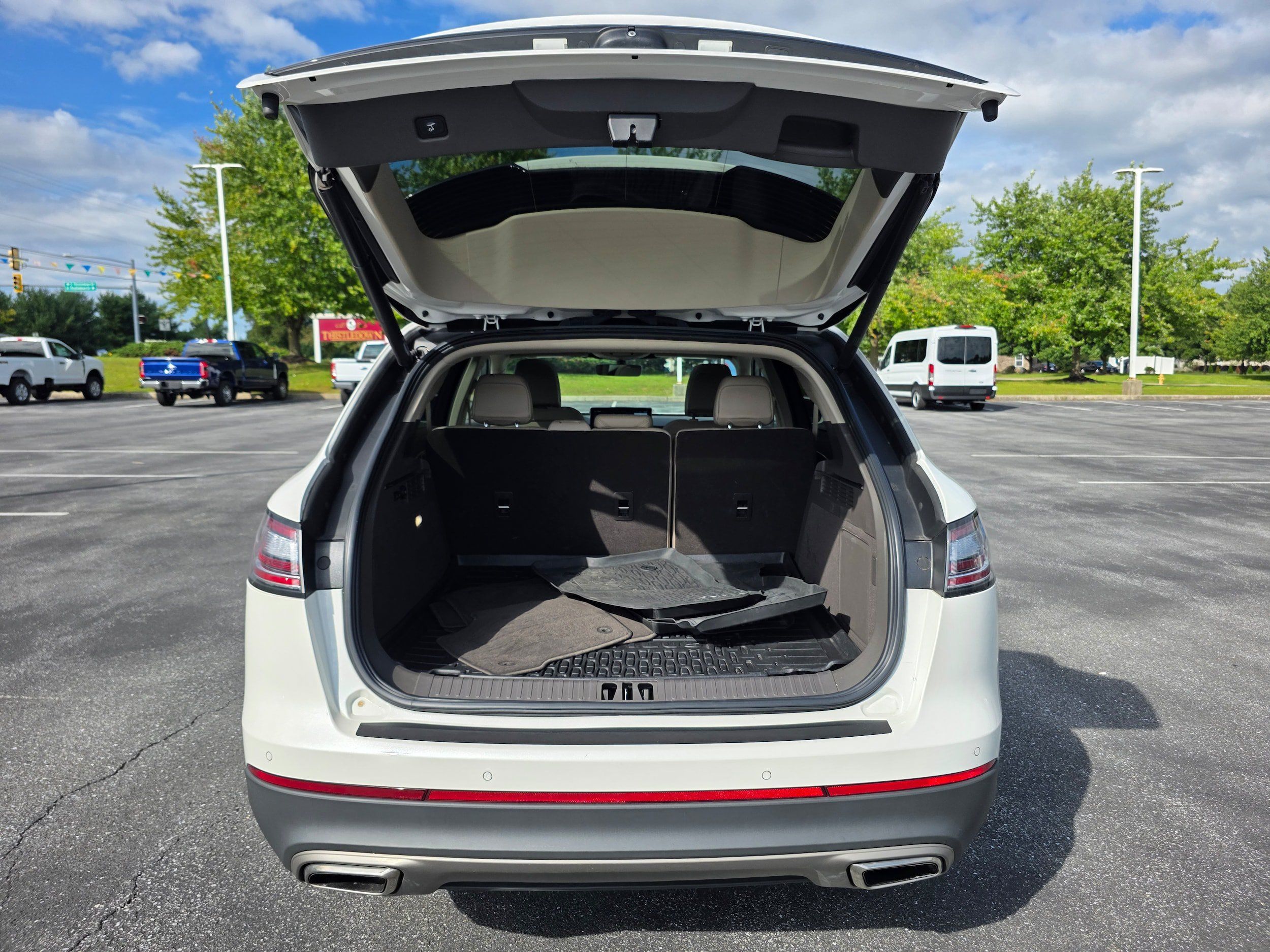 Used 2022 Lincoln Nautilus Reserve AWD/4WD image 9