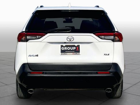 Used 2021 Toyota RAV4 XLE FWD image 5