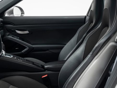 Used 2018 Porsche 911 Carrera image 12