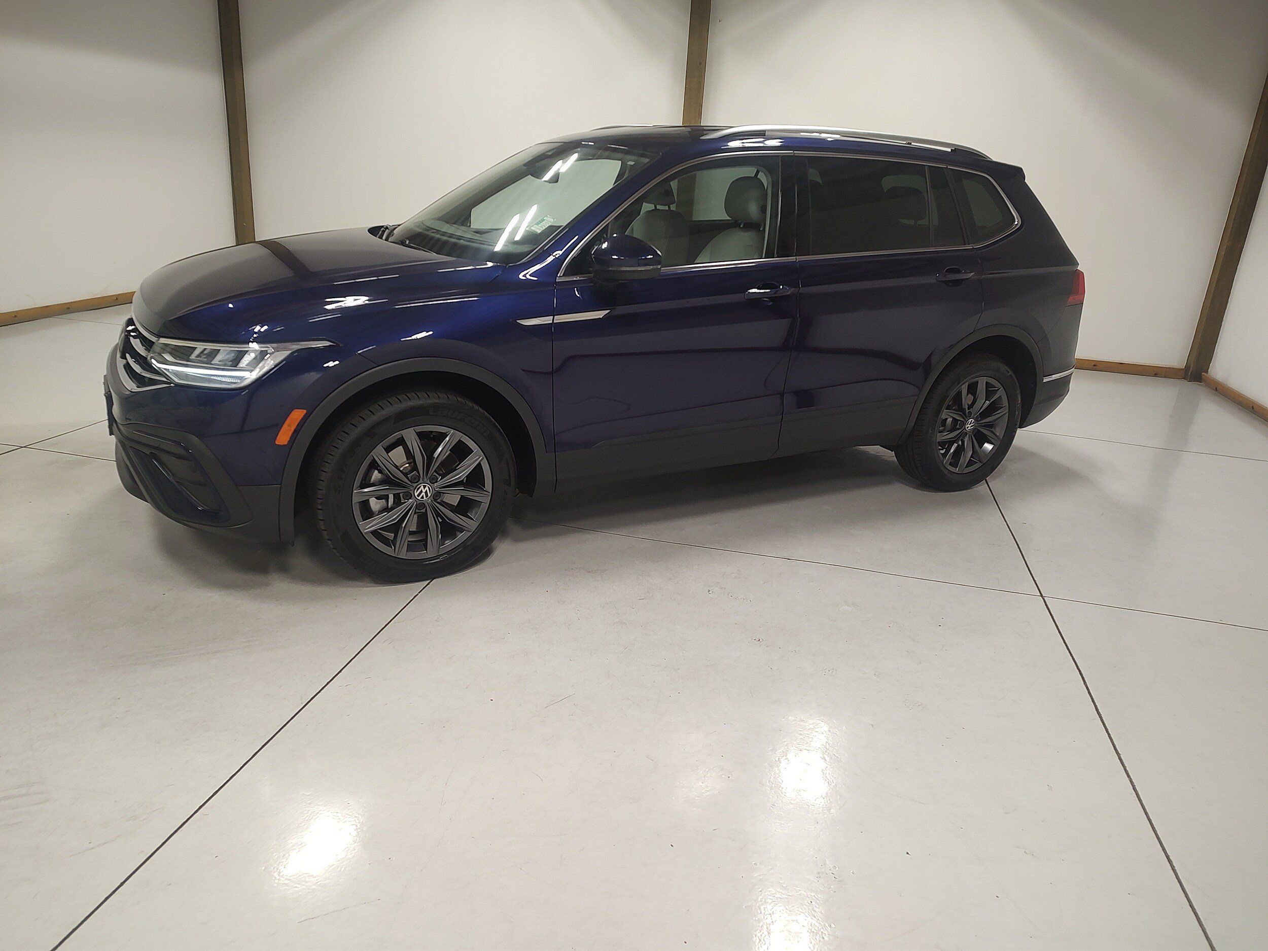 Used 2022 Volkswagen Tiguan SE AWD/4WD image 4