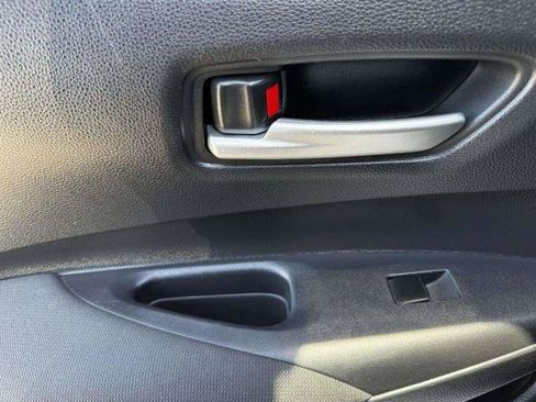 Used 2020 Toyota Corolla LE FWD image 33