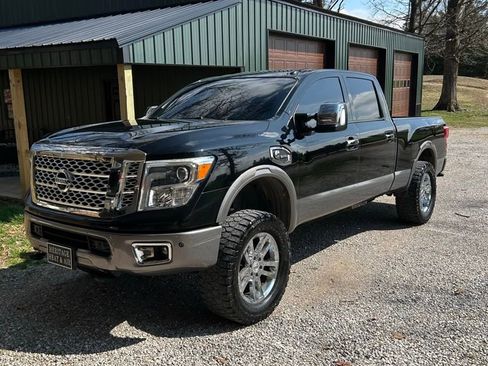 Used 2017 Nissan Titan Platinum Reserve image 4