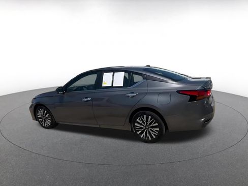 Used 2025 Nissan Altima 2.5 SV FWD image 10