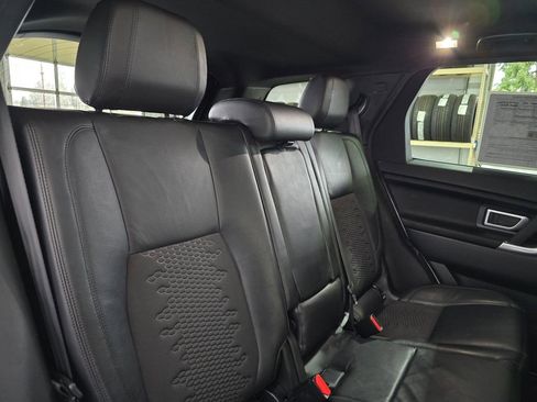 Used 2019 Land Rover Discovery Sport SE image 26