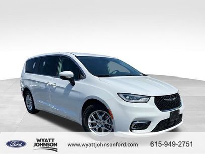 Used 2023 Chrysler Pacifica Touring-L