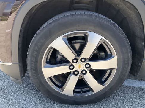 Used 2021 Chevrolet Traverse LT w/ LT Premium Package AWD/4WD image 11
