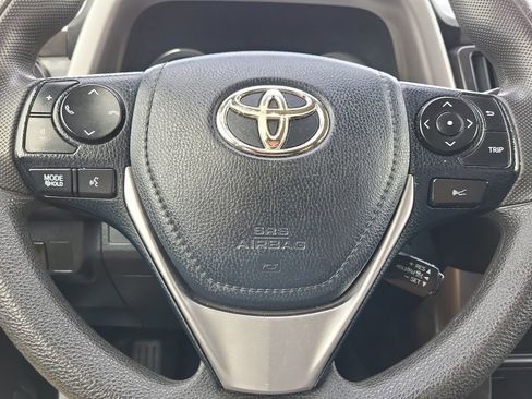 Used 2018 Toyota RAV4 LE w/ Carpet Mat Package AWD/4WD image 16