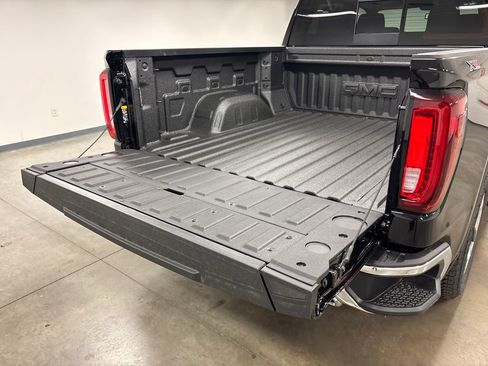 New 2026 GMC Sierra 1500 SLT w/ SLT Premium Plus Package AWD/4WD image 17
