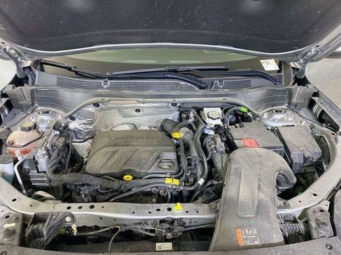 Used 2025 Chevrolet Trax LT FWD image 19