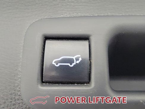 Used 2022 Toyota Highlander XLE AWD/4WD image 31