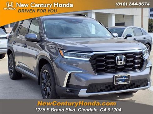 New 2025 Honda Pilot Touring image 3
