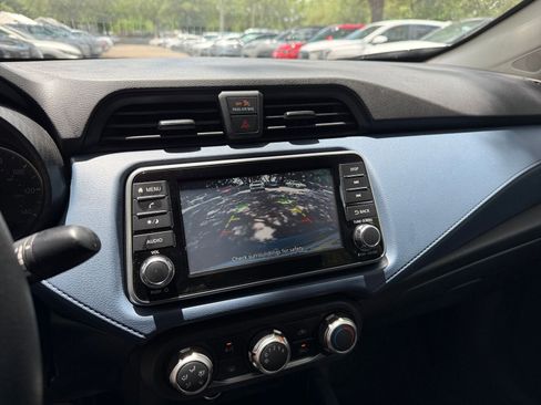 Used 2025 Nissan Versa SV FWD image 17
