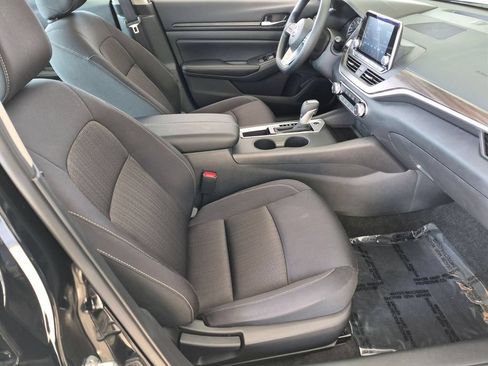 Used 2025 Nissan Altima 2.5 SV FWD image 29