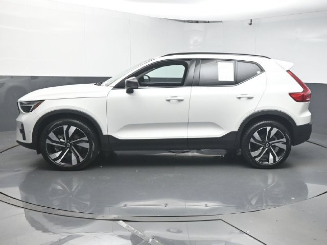 Used 2025 Volvo XC40 B5 Ultra AWD/4WD image 5