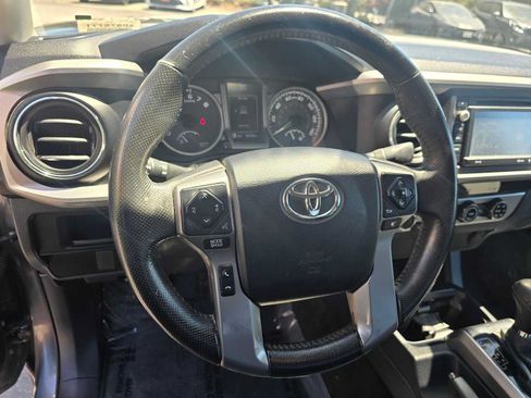 Used 2017 Toyota Tacoma SR5 AWD/4WD image 19
