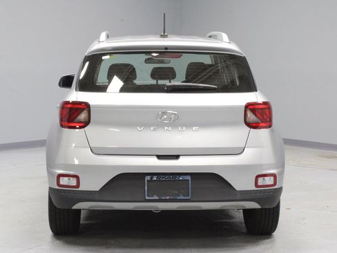 Used 2023 Hyundai Venue SEL FWD image 9