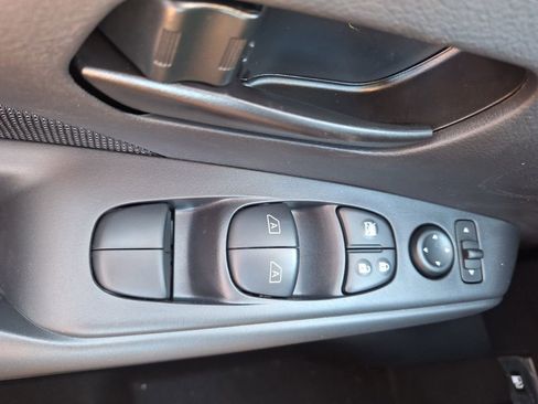 New 2025 Nissan Kicks Play S image 20