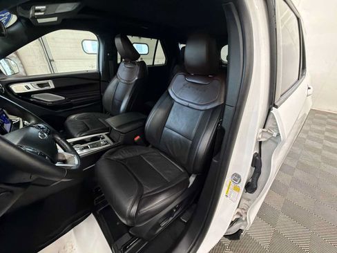 Used 2023 Ford Explorer Platinum w/ Technology Package AWD/4WD image 13