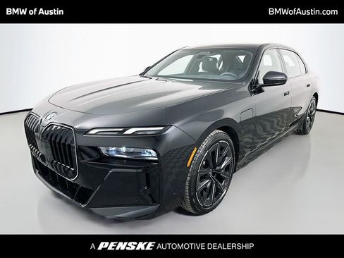 Used 2025 BMW 750e xDrive image 1