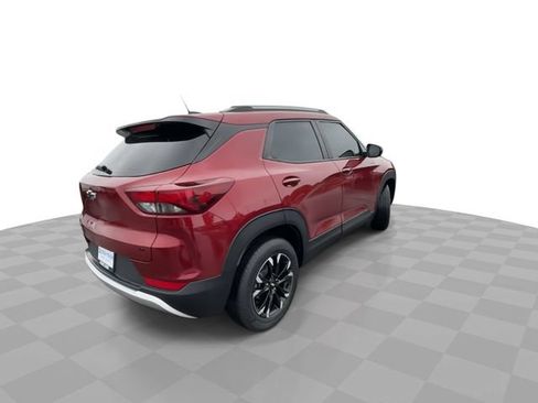 Used 2022 Chevrolet TrailBlazer LT w/ LPO, Blackout Package FWD image 8