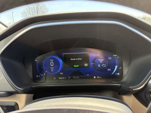 Used 2022 Ford Escape Titanium w/ Class II Trailer Tow Package image 12