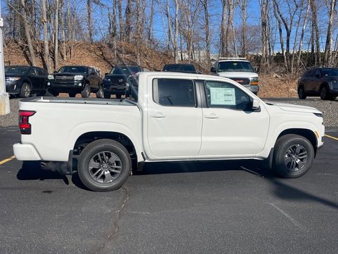 Certified 2025 Nissan Frontier SV image 7