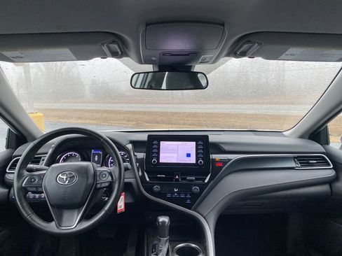 Used 2024 Toyota Camry SE image 13