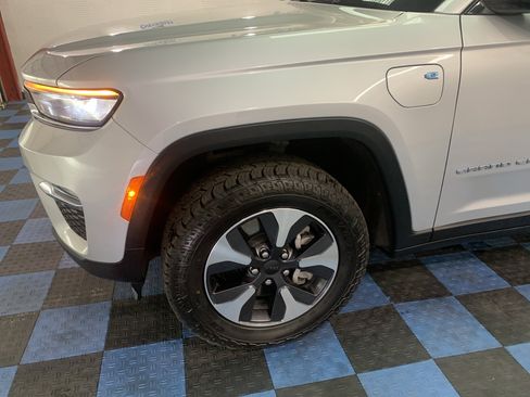 Used 2024 Jeep Grand Cherokee Limited 4xe image 10