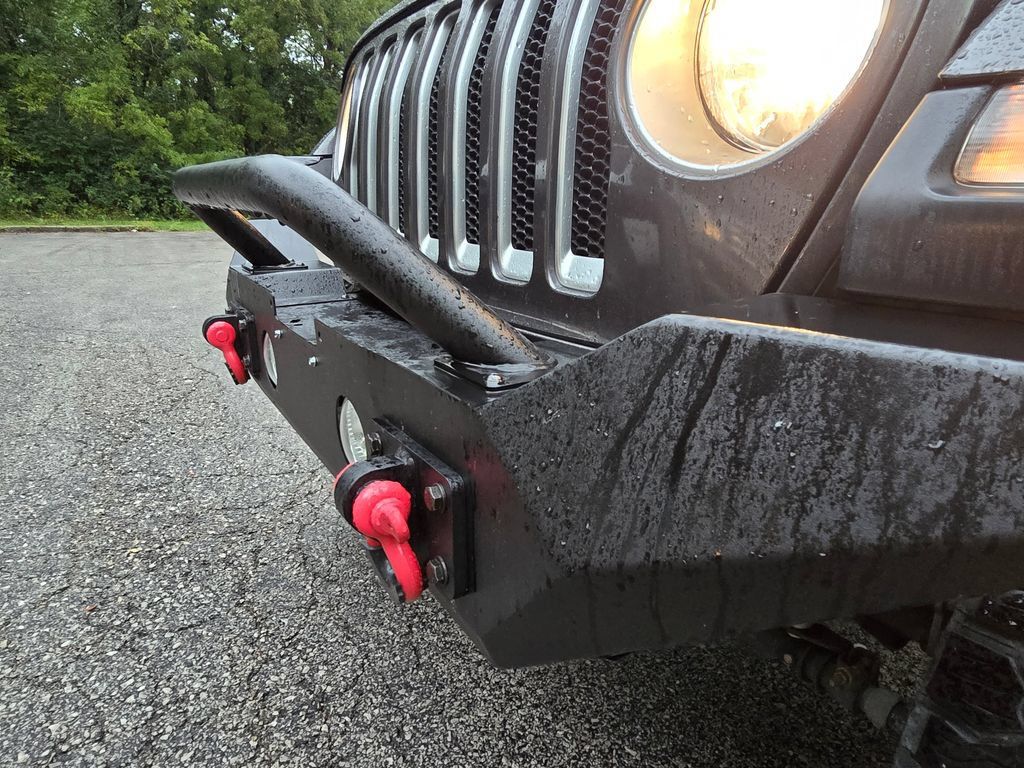 Used 2018 Jeep Wrangler Unlimited Sahara w/ Cold Weather Group AWD/4WD image 21