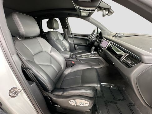 Used 2020 Porsche Macan S image 30