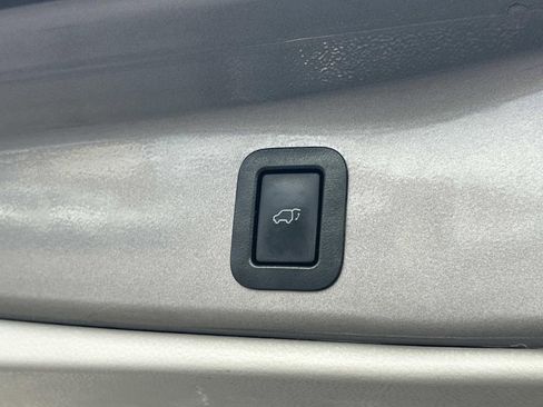 Used 2018 Toyota Highlander Limited image 13