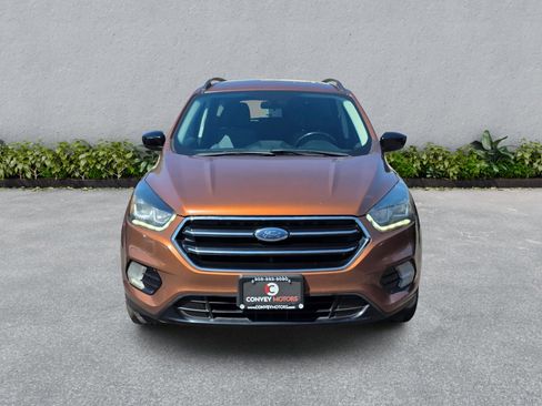 Used 2017 Ford Escape SE w/ Equipment Group 201A AWD/4WD image 2