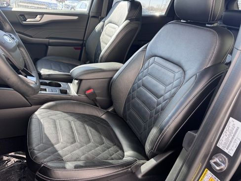 Certified 2023 Ford Escape SE w/ PHEV Premium Package image 9