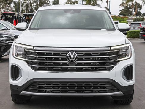 Used 2024 Volkswagen Atlas SE image 2