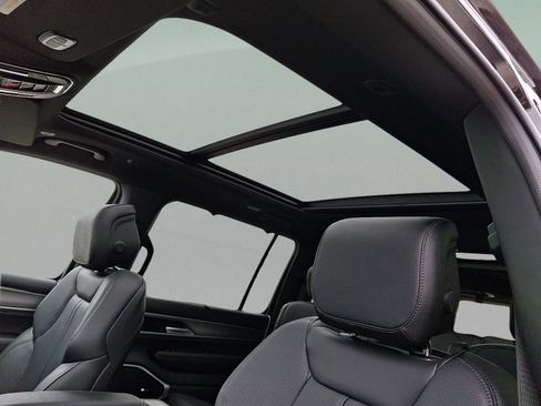 New 2026 Jeep Grand Wagoneer Limited AWD/4WD image 9