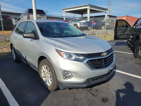 Used 2018 Chevrolet Equinox LS image 1