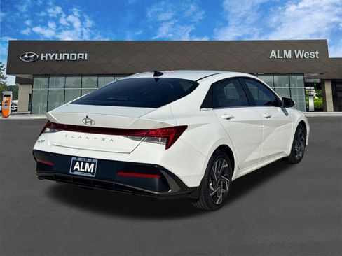 New 2025 Hyundai Elantra SEL image 5