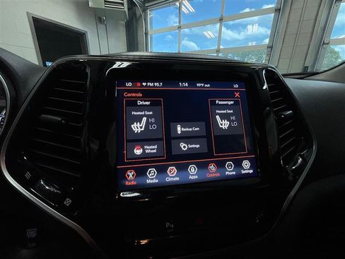 Used 2020 Jeep Cherokee Limited FWD image 19