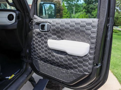 Used 2025 Jeep Gladiator Sport AWD/4WD image 27